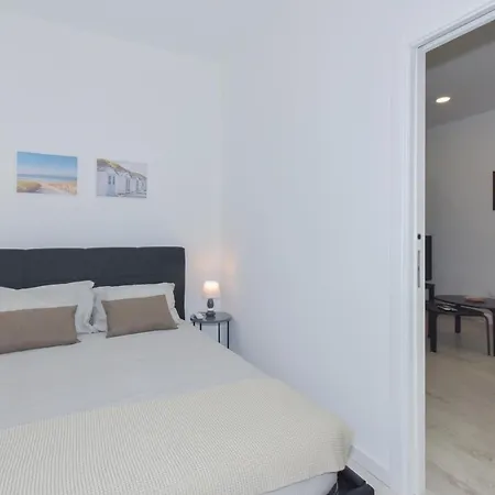 Near The * מטוסיניוס