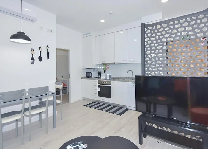 Near The מטוסיניוס